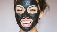 Yuk kita simak masker hitam yang berguna untuk perawatan kecantikan wajah. (Sumber foto: Health)