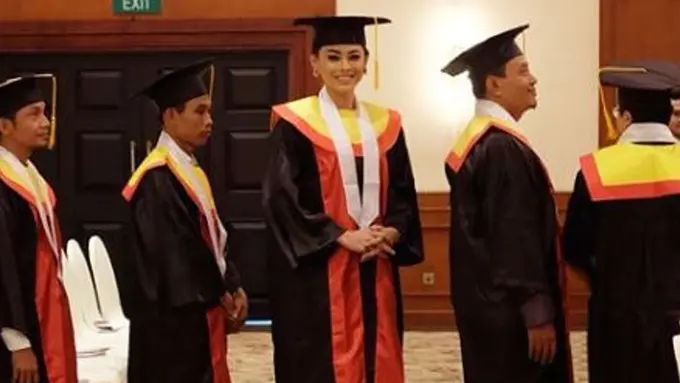 [Bintang] Whulandary Herman