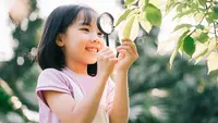Kecerdasan naturalistik pada anak juga dapat dikembangkan sedari kecil/copyright shuttershock/TimeImage Production
