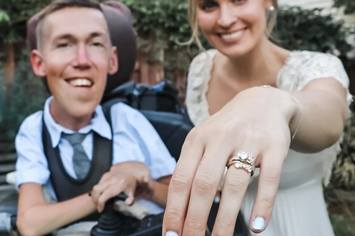 Nikahi Pria Penyandang Disabilitas, YouTuber Cantik Buktikan Cinta Sejati Memang Ada