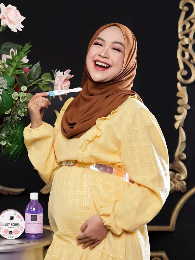 Ria Ricis tengah hamil anak pertama dari pernikahannya dengan Teuku Ryan