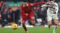 Pemain Liverpool Trent Alexander Arnold saat menghadapi MU di Liga Inggris. (Darren Staples / AFP)