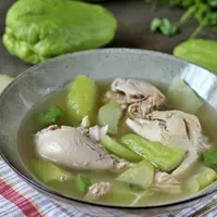 Ilustrasi sup ayam labu siam./Copyright shutterstock.com/g/shabbydecor