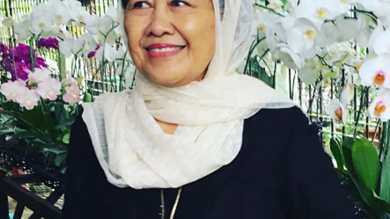 Ibunda Happy Sama, Iis Rohaeni