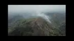 Lereng gunung kembali terbakar. Kali ini lereng Gunung Willis di Madiun, Jawa Timur.