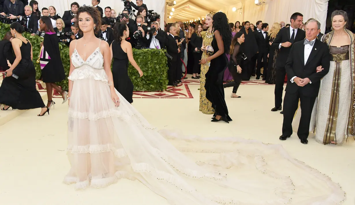 Sepertinya Selena mensontek Rihanna untuk tak mengumbar waktu personalnya hingga menemukan pria yang berharga. (Neilson Barnard / GETTY IMAGES NORTH AMERICA / AFP)