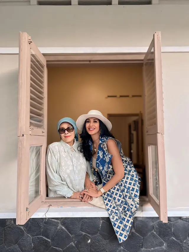 Potret Ibu Diah Permatasari yang Sudah Berusia 76 Tahun, Tak Kalah Cantik dengan sang Putri