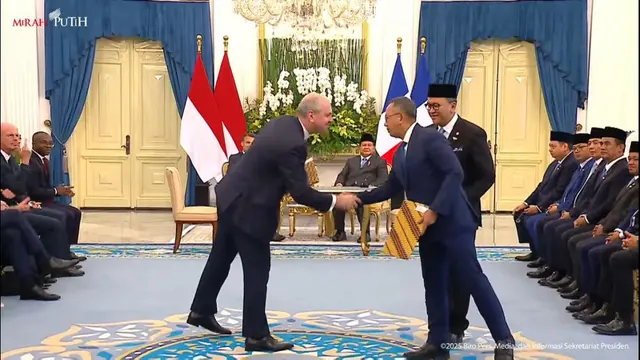 CEO Eramet Group Paulo Castellari, CEO Danantara dan Ketua Dewan Direktur INA Ridha Wirakusumah menandatangani MoU penjajakan pembentukan platform investasi strategis di Istana Negara. (Dok Eramet)