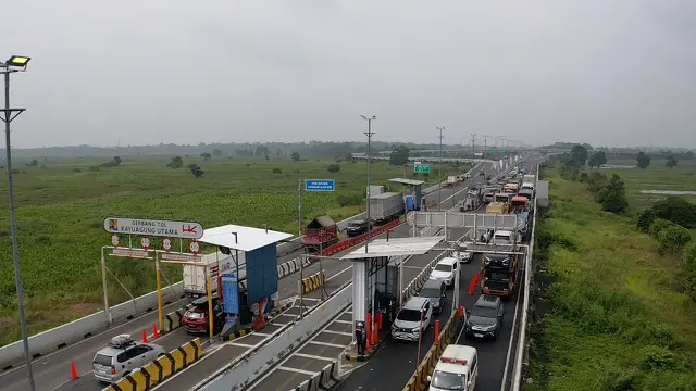 PT Hutama Karya (Persero) mencatatkan peningkatan signifikan volume kendaraan di Jalan Tol Trans Sumatera (JTTS) selama arus mudik dan arus balik Lebaran 2025. (Foto: Hutama Karya)