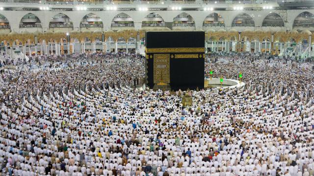 Menjadi Saksi di Hari Kiamat bagi Orang yang Mengusapnya dengan Benar