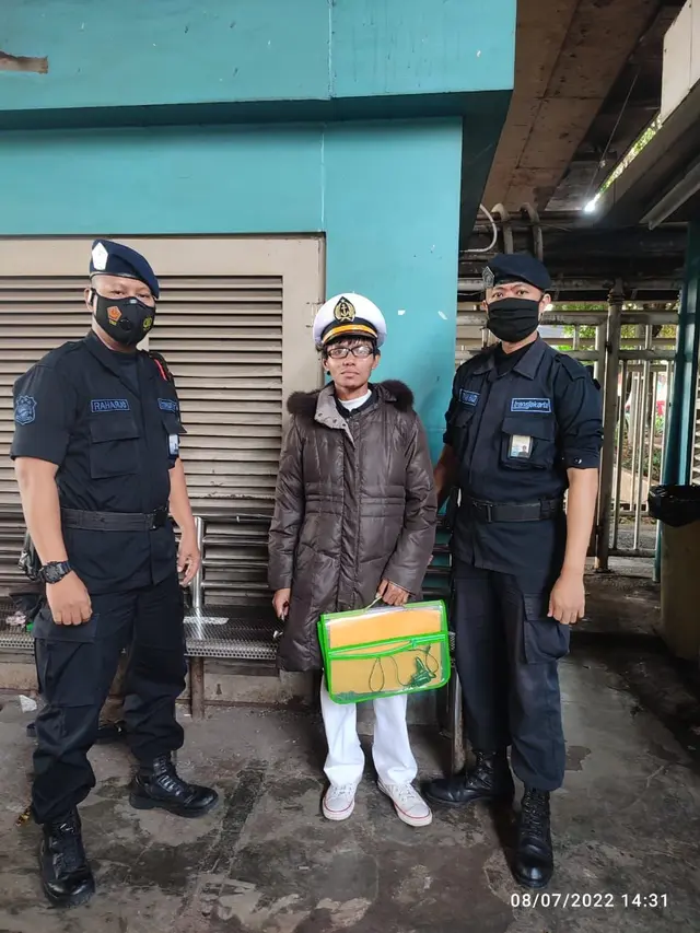 Diciduk Petugas Transjakarta, Pelaku Mesum di KRL Kini Ditahan Polisi