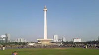 Monumen Nasional (Monas) ramai dikunjungi warga saat libur sekolah (Liputan6.com/Komarudin)