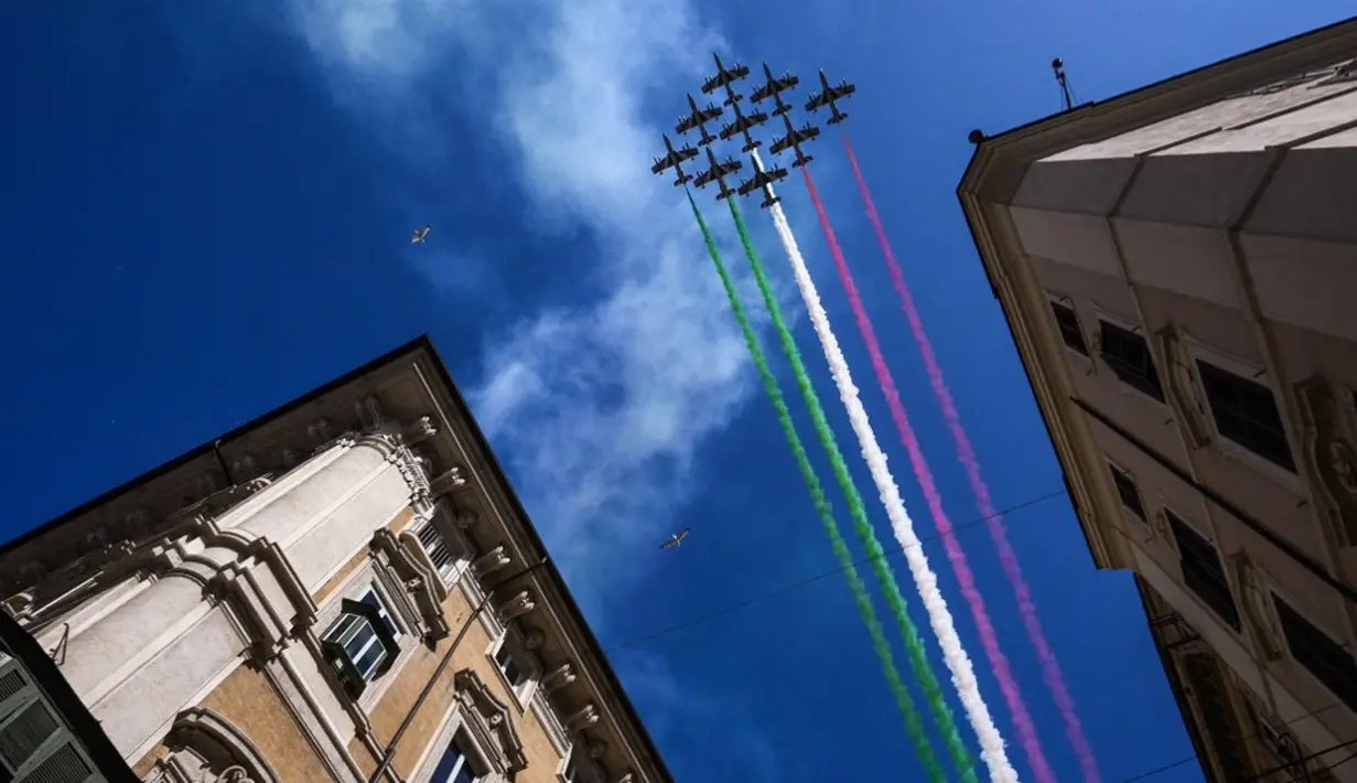 <p>Dari pemilihan tersebut mayoritas masyarakat Italia memilih bentuk negara republik dengan majelis konstituante. (VINCENZO PINTO/AFP)</p>
