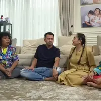 Komedian Marshel Widianto akhirnya membuka secara perlahan pernikahannya dengan Cesen eks JKT48. Sebelumnya, komika itu mengejutkan karena mengabarkan baru saja dikaruniai anak pertama. Padahal, Marshel tak pernah mengungkapkan menikah. [Youtube/SCTV]