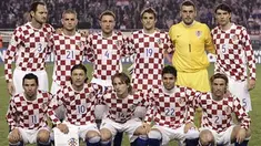 A picture taken on February 6, 2008 shows the Croatian national football team players posing before their match against Netherlands in Split. AFP PHOTO/ HRVOJE POLAN