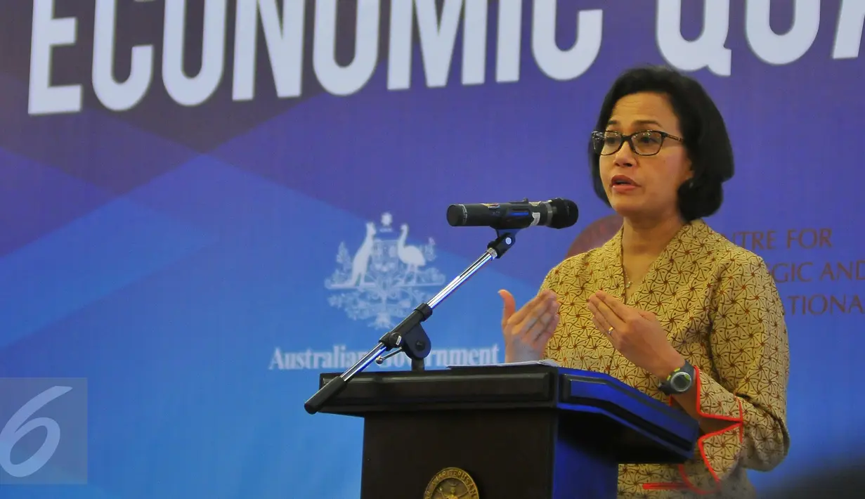 Menkeu Sri Mulyani memberikan paparan kebijakan Indonesia saat Indonesia Economic Quarterly di Jakarta, Selasa (17/1). (Liputan6.com/Angga Yuniar)