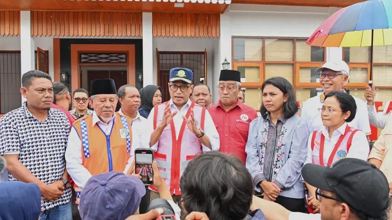 Menteri Perhubungan Budi Karya Sumadi meninjau kesiapan lokasi acara dan sejumlah infrastruktur transportasi di Tidore, Maluku Utara