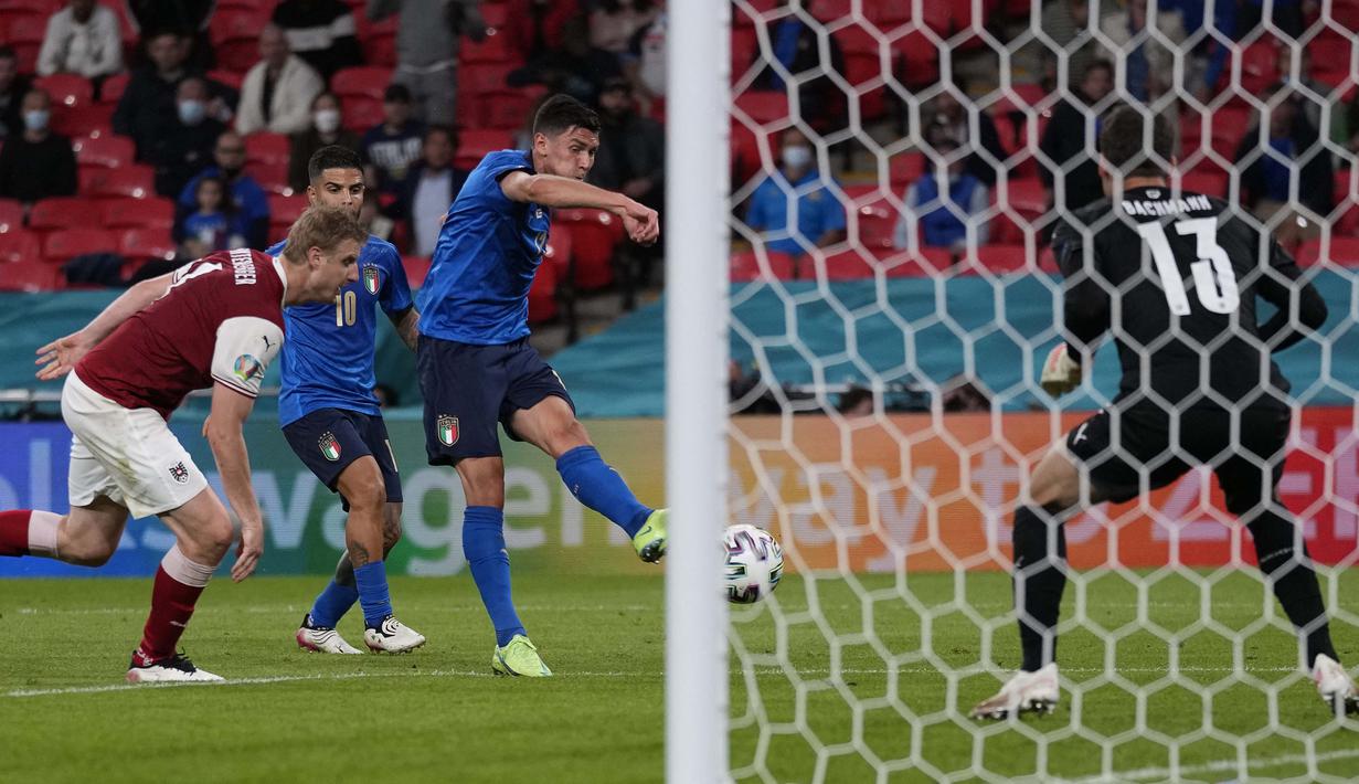 Matteo Pessina menjadi pemain pengganti yang bersinar di timnas Italia. Golnya ke gawang Wales dan Austria cukup membuktikan pemain berusia 24 tahun ini patut diwaspadai Timnas Belgia. (Foto: AFP/Pool/Frank Augstein)