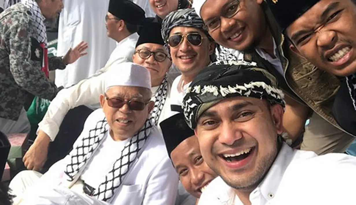 Presenter Ramzi ikut hadir dalam aksi Bela Palestina yang berlangsung pada Minggu (17/12/2017). Ramzi terlibat bersama Irfan Hakim dan Narji. (Instagram/irfanhakim75)