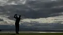 Raphael Jacquelin saat tampil di final round Turnamen Golf Aberdeen Asset Management Scottish Open di Gullane Golf Club, East Lothian, Skotlandia. (12/7/2015). (Action Images via Reuters/Lee Smith Livepic)