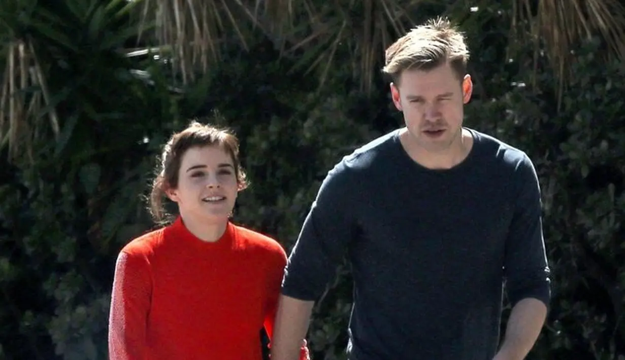Ternyata Emma Watson dan Chord Overstreet sudah berpacaran lebih lama dari yang diperkirakan! (popsugar.com)