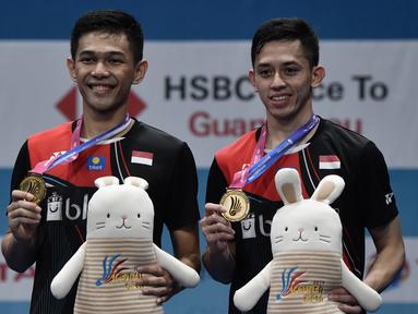 Ganda putra Indonesia, Fajar Alfian/Muhammad Rian Ardianto, menjuarai Korea Terbuka 2019 setelah mengalahkan wakil Jepang, Takeshi Kamura/Keigo Sonoda, di Incheon, Minggu (29/9). Fajar/Rian menang  21-16, 21-17. (AFP/Jung Yeon-je)