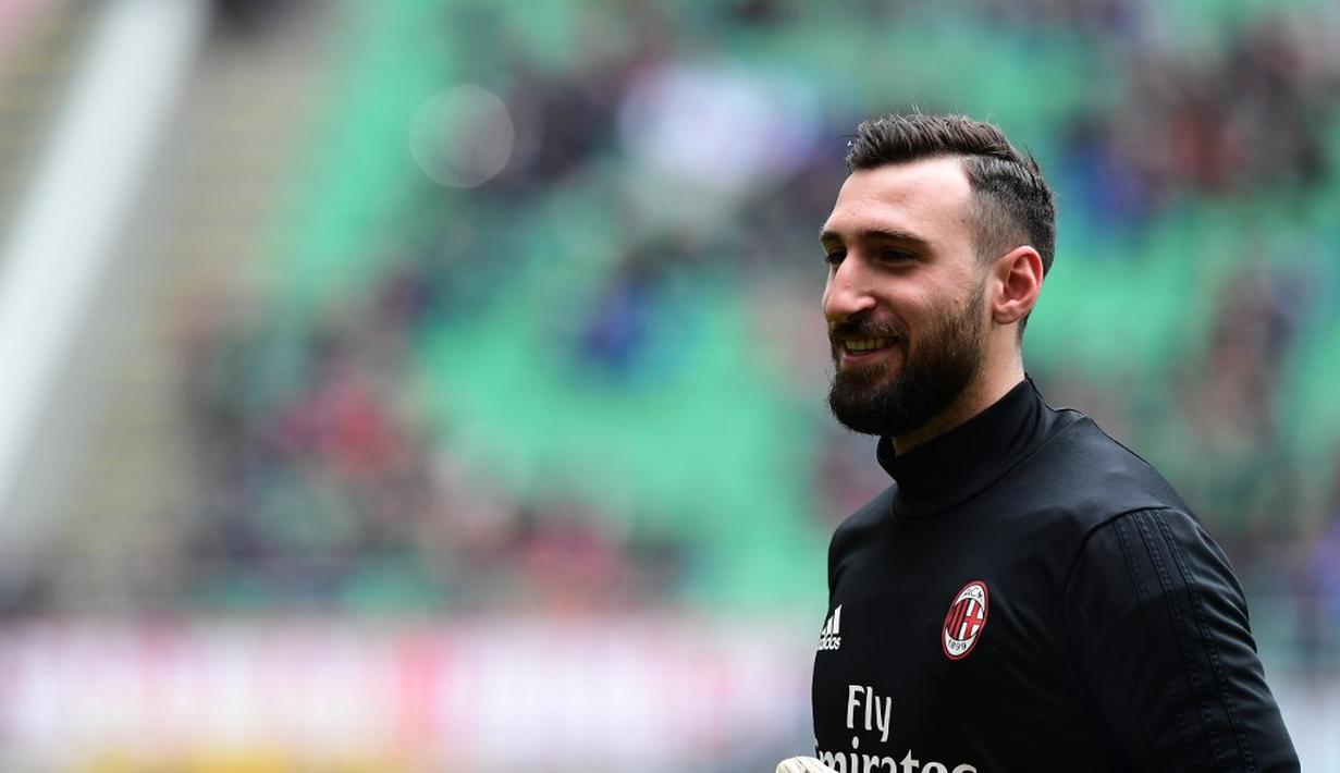5. Antonio Donnarumma - Kiper sekaligus kakak dari Gianlugi Donnarumma yang kehadirannya tidak diinginkan fans AC Milan. Kedatangannya akibat imbas dari perjanjian perpanjangan kontrak Gianluigi Donnarumma yang penuh dengan kontroversial. (AFP/Miguel Medina)