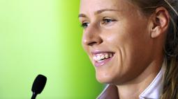 Cedera lutut kambuhan membuat Elena Dementieva harus pensiun dini dari dunia tenis saat masih berusia 29 tahun. (AFP/Bertrand Guay)