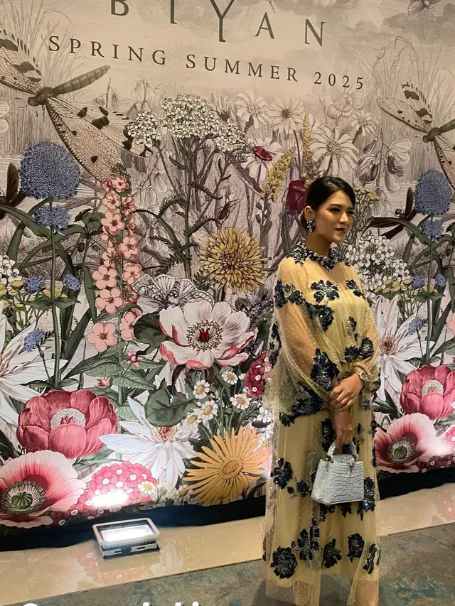 Terlihat Makin Ramping, Kahiyang Ayu Tampil Menawan dengan Tas Ratusan Juta Saat Hadiri Fashion Show Biyan