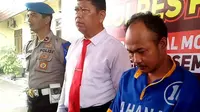 Pelaku pembunuhan menggunakan kopi beracun diamankan Polres Pasuruan. (Liputan6.com/ Dian Kurniawan)