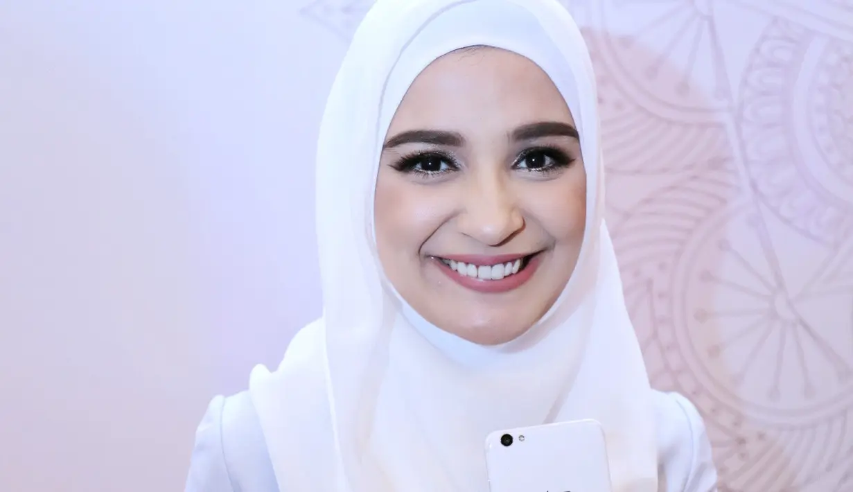 Suasana berbeda dirasakan oleh Shireen Sungkar. Pada puasa kali ini, ia bertambah satu anggota keluarga. Belum lama ini, Shireen melahirkan anak keduanya. (Adrian Putra/Bintang.com)