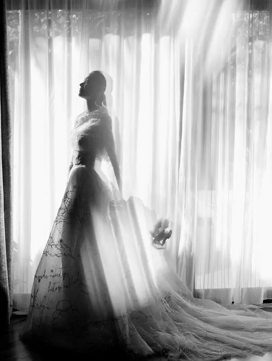 Kali ini, Mel Ahyar menjadi desainer yang berhasil mewujudkan mimpinya untuk merancang gaun spesial untuk pesta pernikahannya di Bali [Foto: Instagram].