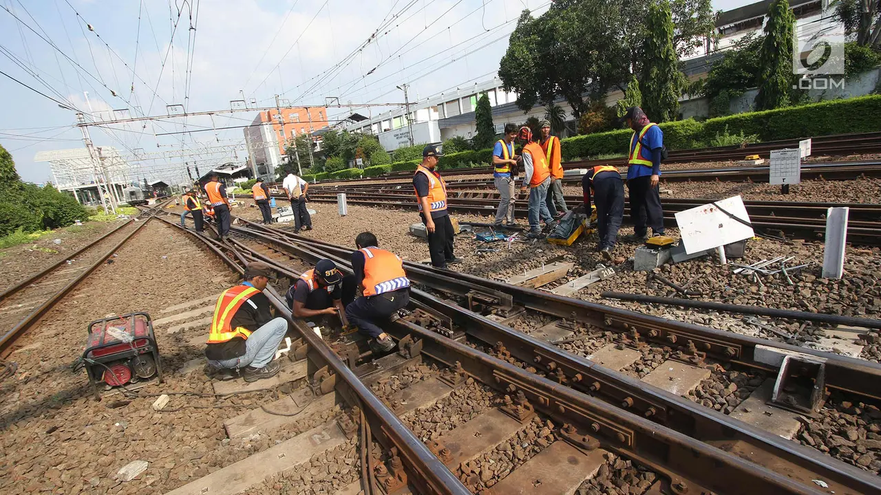 Rel Kereta Anjlok