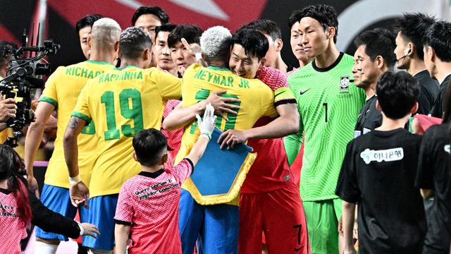 Foto: Detik-detik Son Heung-min Bertemu dengan Idolanya, 'Apakah Neymar Mengenal Saya?'