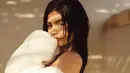 Foto tersebut ternyata diambil oleh Kendall Jenner. Sementara Kris Jenner pun ikut ambil alih sebagai pewawancara. (instagram/kyliejenner)
