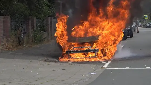 Mobil listrik Volkswagen ID.3 ludes terbakar