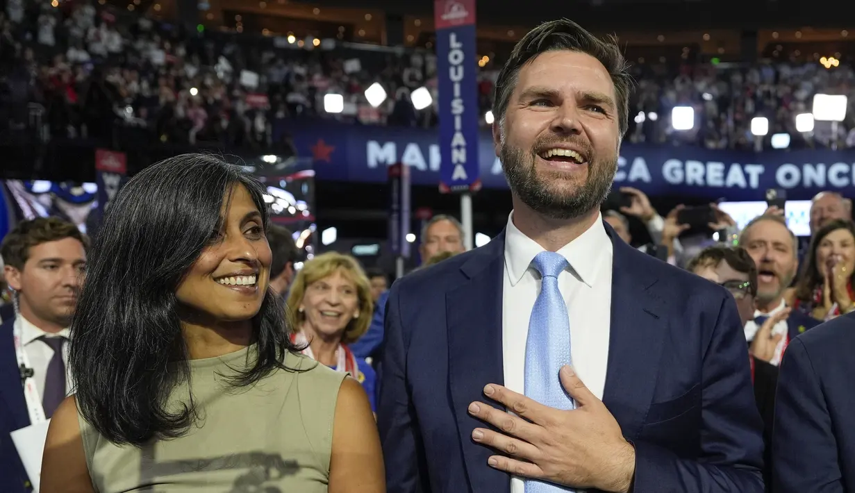 Vance pernah menjadi kritikus Trump pada tahun 2016, namun sejak itu dia menganut agenda populisnya dan menerima dukungan Trump untuk pemilihan Senat. (AP Photo/Carolyn Kaster)