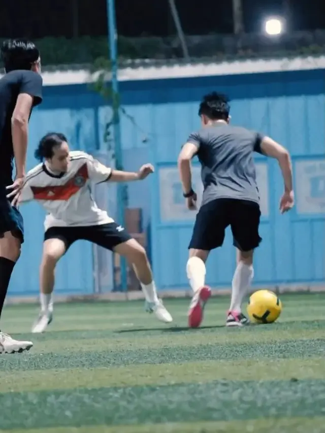 Ariel NOAH main bola