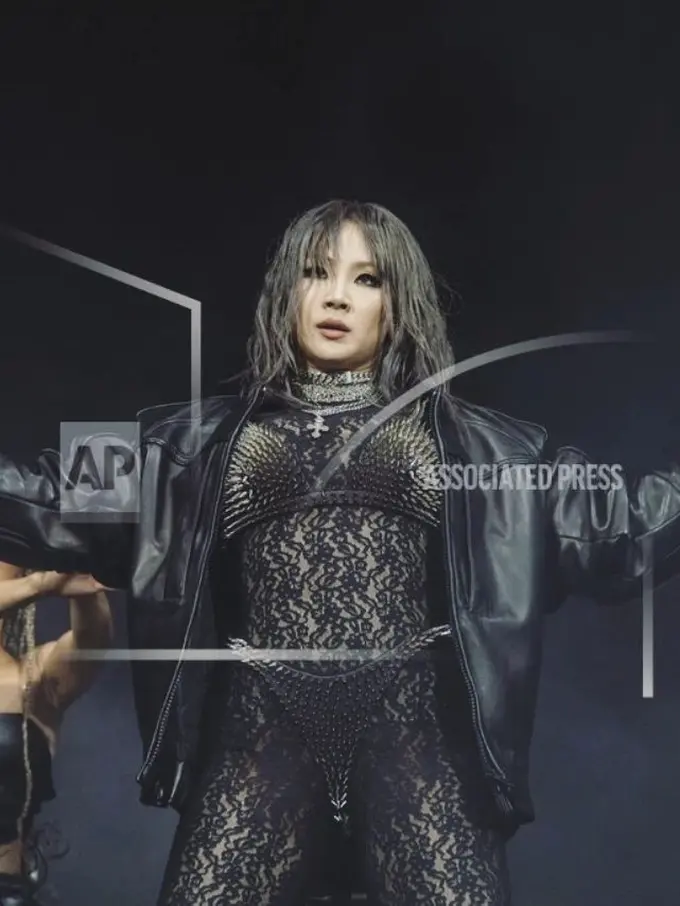 Penampilan Mengejutkan 2NE1 Formasi Lengkap di Panggung Coachella 2022, dengan Outfit Punk Rock Serba Hitam