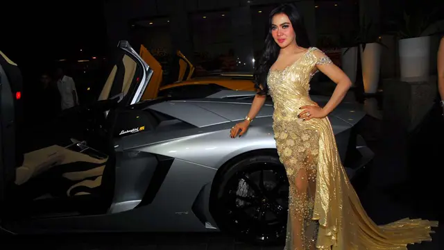 Syahrini dan Lamborgini