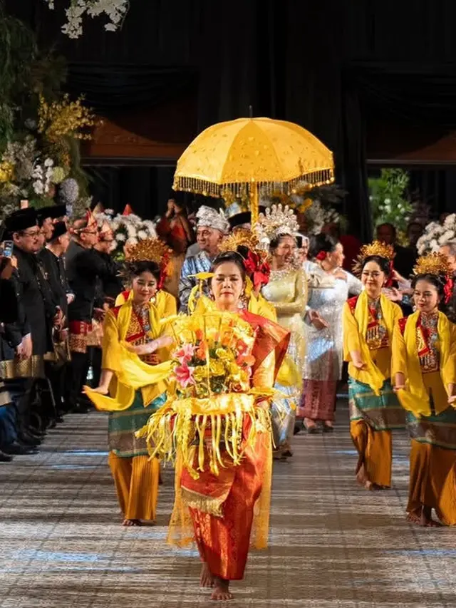 Pesona Sekar Tandjung Putri Politisi Akbar Tandjung saat Akad dan Resepsi Pernikahan.[@leoafandi_]