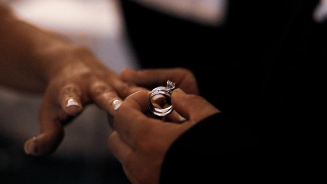 37 Kata-Kata Bijak Islami tentang Pernikahan, Bekal ...