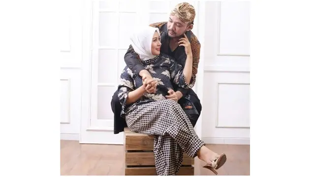 Potret Kebersamaan Sandy Tumiwa dan Vivi Paris