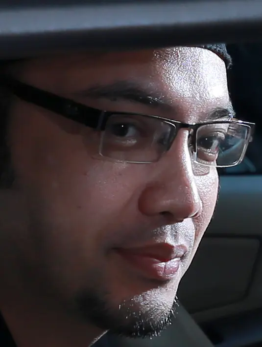 Rencananya Sandy Tumiwa akan ditahan di Rumah Tahanan Salemba Lantaran sudah lengkap seluruh berkas semenjak penyidikan, penangkapan hingga penahanan. Hal tersebut ditegaskan oleh Jaksa Toton Rasyid. (Galih W. Satria/Bintang.com)