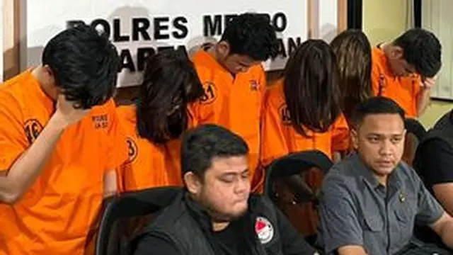 Chandrika Chika, Jeixy, dan Monica Muller