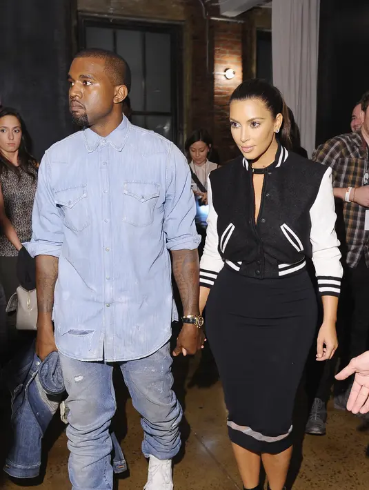 Sumber lain mengatakan, Kim selalu menolong suaminya melakukan sesuatu jika Kanye membutuhkan pertolongan itu. (AFP/Bintang.com)