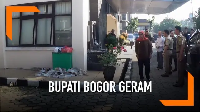 Bupati Bogor, Ade Yasin melakukan inspeksi mendadak ke kantor Sat Pol PP Kabupaten Bogor di hari pertama kerja usai libur lebaran. Sesampainya di lokasi, ada kejadian yang membuatnya geram.