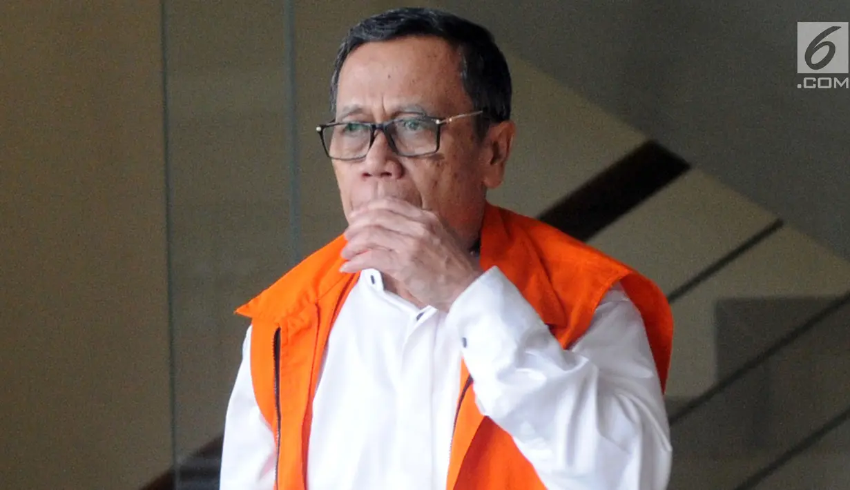 Anggota Komisi IX DPR Fraksi Partai Demokrat nonaktif Amin Santono usai menjalani pemeriksaan di gedung KPK, Jakarta, Kamis (30/8). Amin Santono diperiksa sebagai tersangka untuk melangkapi berkas. (Merdeka.com/Dwi Narwoko)