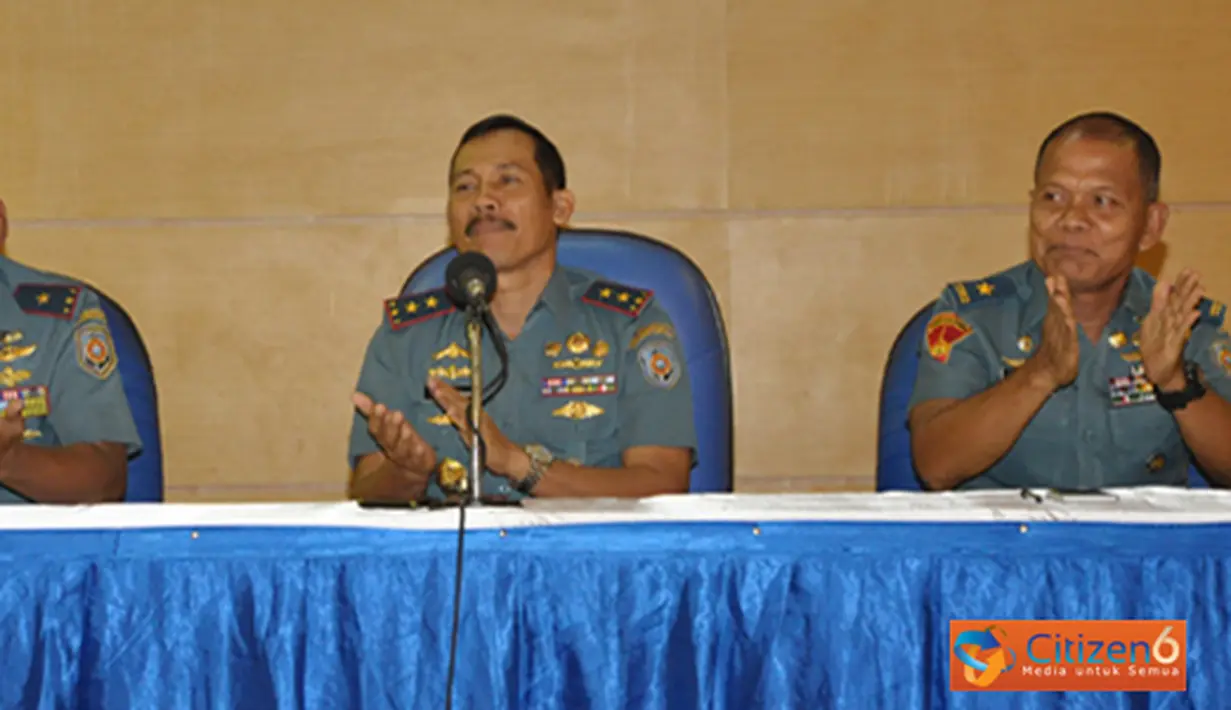 Citizen6, Surabaya: Jam Komandan yang diikuti 1.200 prajurit dan PNS Kobangdikal diisi dengan Pisah kenal Wadan Kobangdikal, yang digelar di gedung Moeljadi dan RE. Martadinata, Bumimoro, Surabaya, Selasa (4/9). (Pengirim: Penkobangdikal).