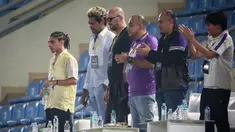 Mantan kiper Timnas Italia, Walter Zenga (kiri ketiga) dan mantan bek Timnas Portugal, Abel Xavier (kiri kedua) menyaksikan laga lanjutan BRI Liga 1 2022/2023 antara Persita Tangerang melawan Persija Jakarta di Stadion Indomilk Arena, Tangerang, Selasa (28/03/2023). (Bola.com/Bagaskara Lazuardi)